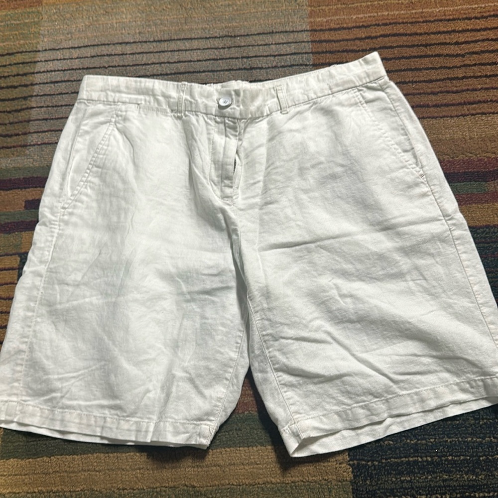 Gap women’s roll up shorts. Linen materials. So comfy. Size eight